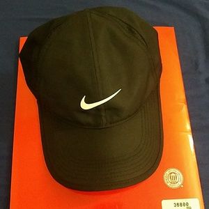 Nike Feather Light Cap